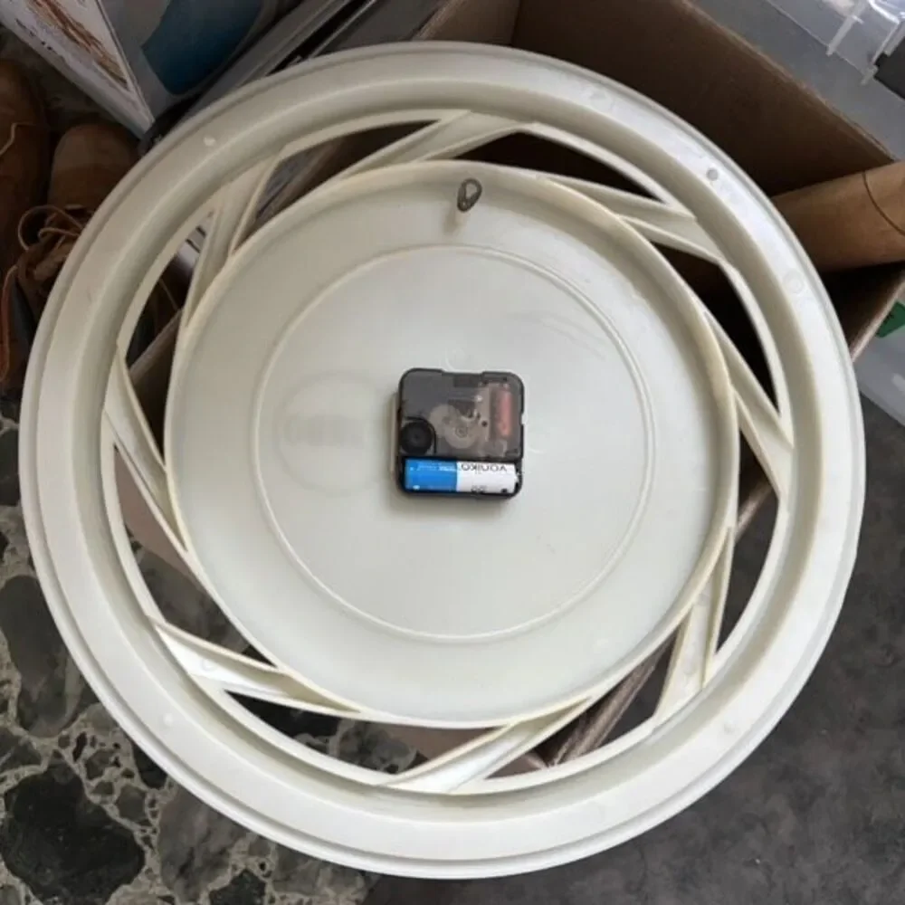 HandyPro Turbo Hubcap 1990’s Wall Clock *Works*